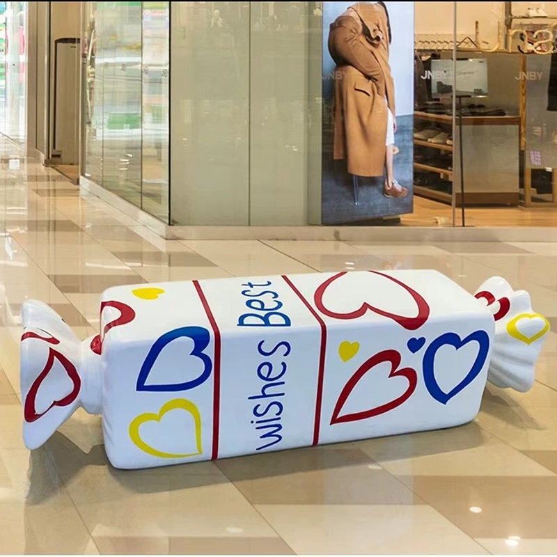 Sculpturen van snoepstoelen: een zoet vraagteken in modern ontwerp?